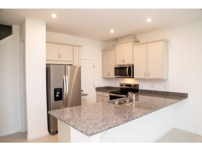 Foto del edificio - Brand New 3 bed 2.5 bath Townhome