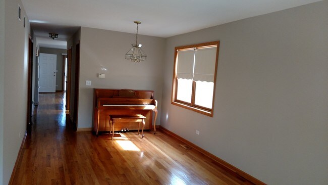 Building Photo - 5473 N Parkside Ave