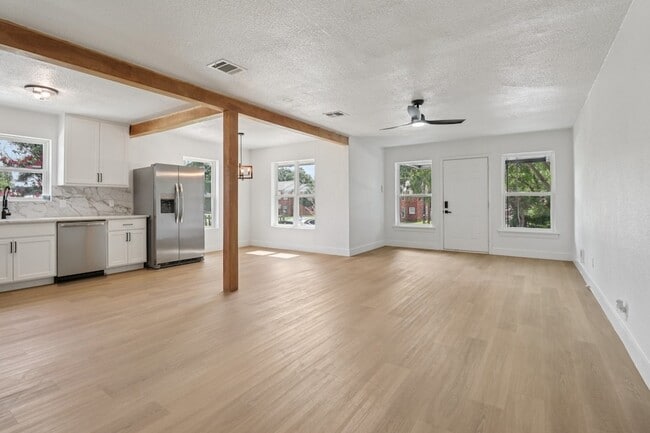 Photo - 1105 N Sylvania Ave House