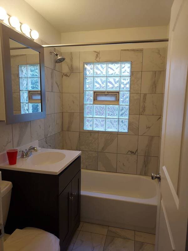 Building Photo - 714 W 49th Ave