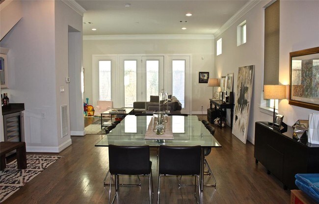 Foto del edificio - 3717 Newhouse St