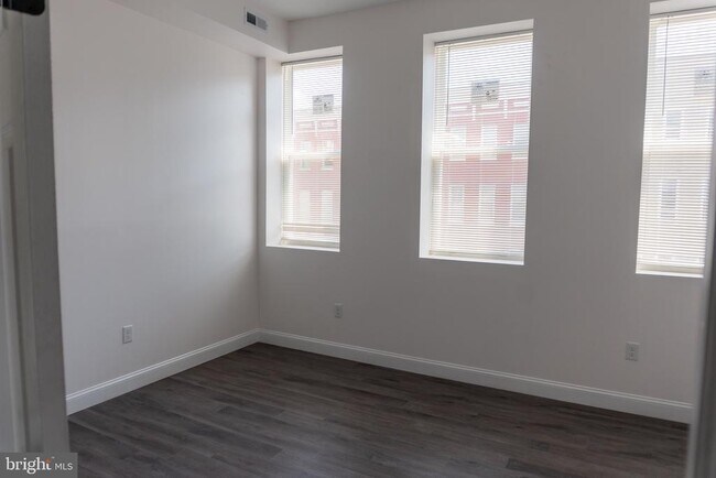 Foto del edificio - 1014 Edmondson Ave