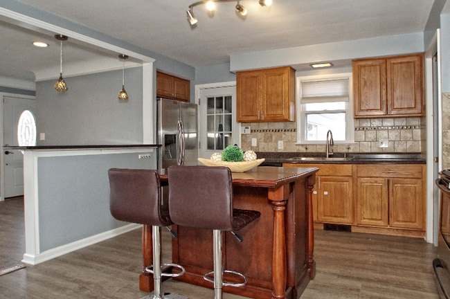 Photo - 1071 Cranbrook Dr House