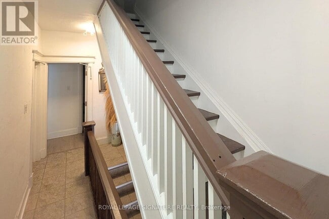 Building Photo - 784 College St