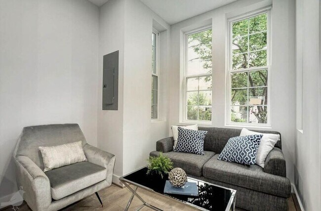 Foto del edificio - 329 K St NE