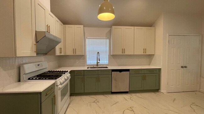 Building Photo - 306 N Mt Rushmore Dr