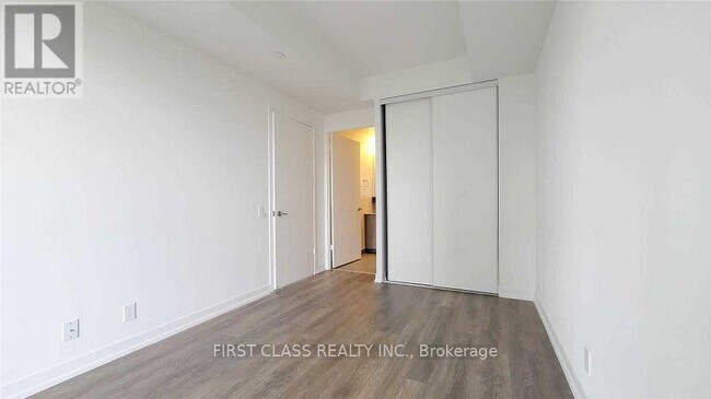 Photo du bâtiment - 5 Buttermill Ave.