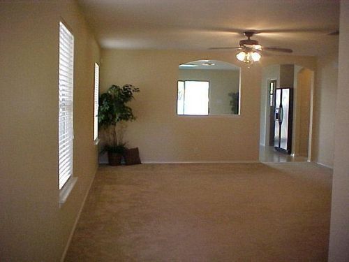 Foto del edificio - 1816 Lloydminister Way