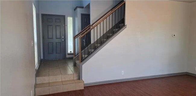 Building Photo - 2228 Nestlewood Dr