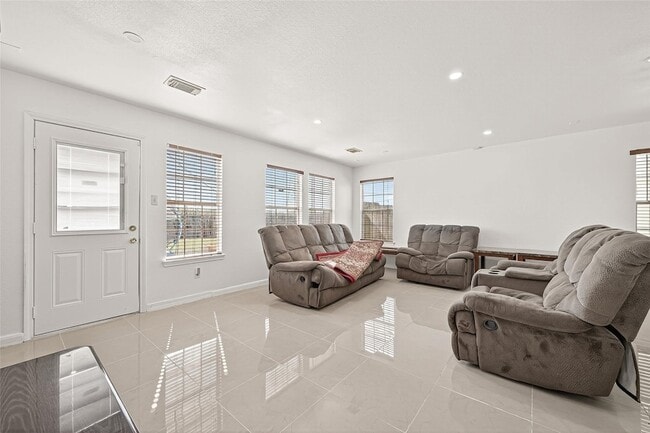 Foto del edificio - 15707 Crooked Arrow Dr