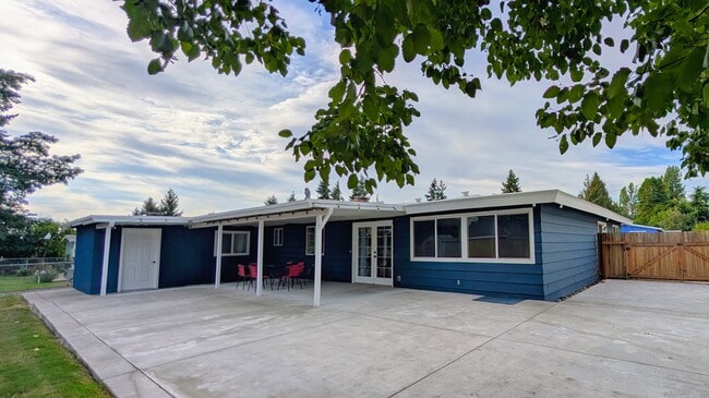 Building Photo - Refined 4BR House + private office, EV, garage, huge patio