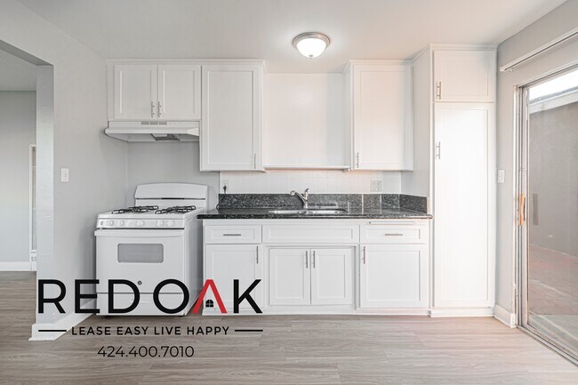 Building Photo - 660 S Riverside Ave