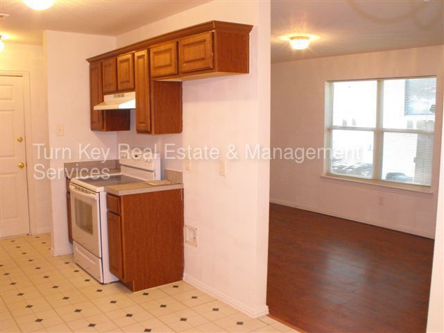 Foto del edificio - 610 Upton Ave