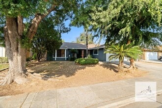 Building Photo - 2926 Ezie Ave