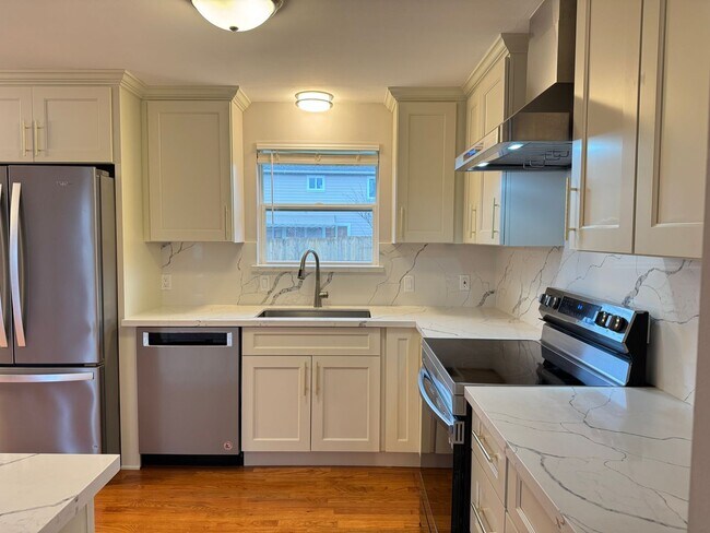 Building Photo - CLICK "REQUEST A TOUR" NOW!