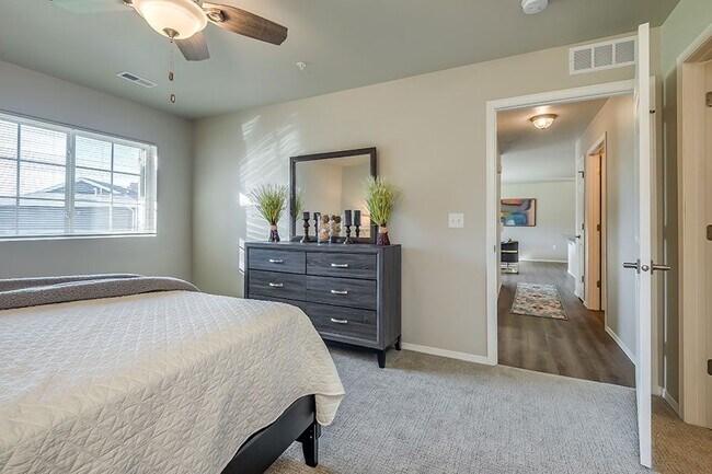 Foto del edificio - THE CROSSROAD COMMONS