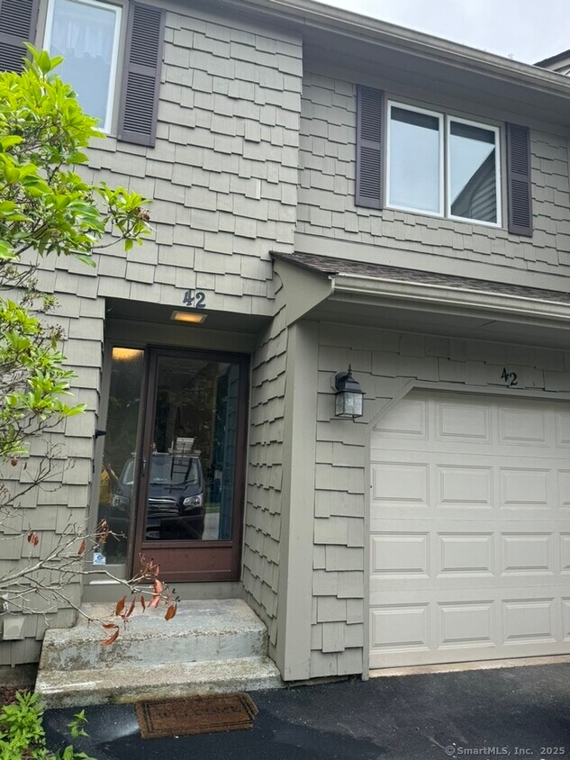 Primary Photo - 42 Uplands Way