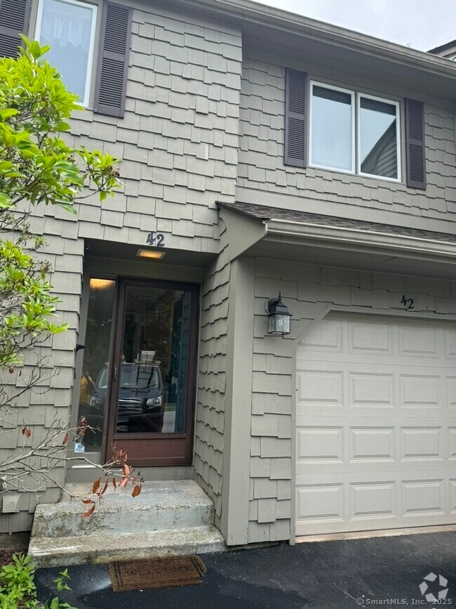 Building Photo - 42 Uplands Way