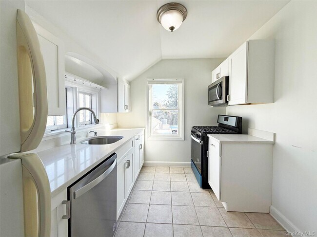 Foto del edificio - 495 Montauk Hwy