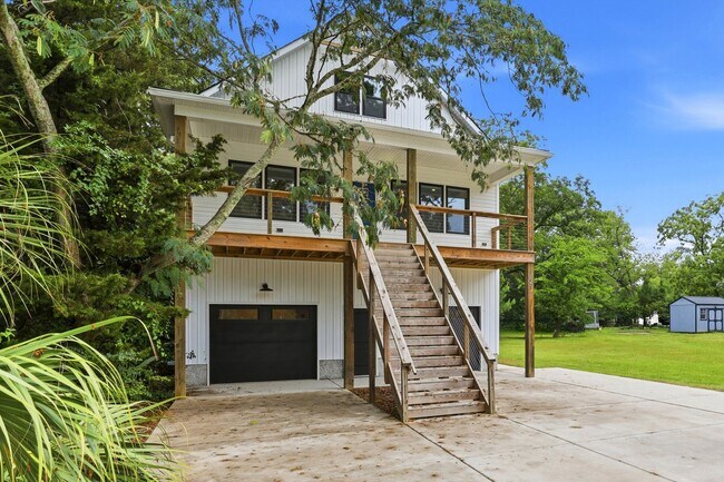 Foto del edificio - Custom Home in Seagate | 4 Bedrooms • 3 Bathrooms • Minutes to Wrightsville Beach