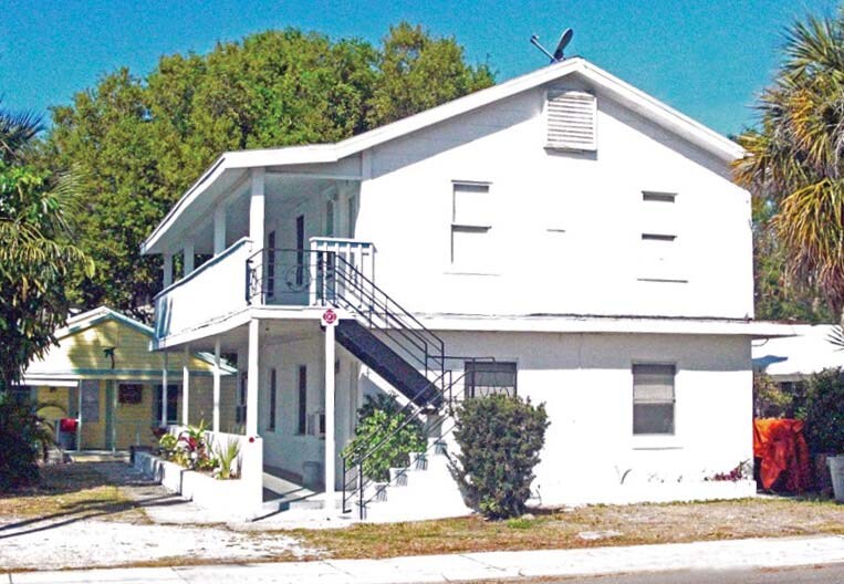 Primary Photo - 208 1st St