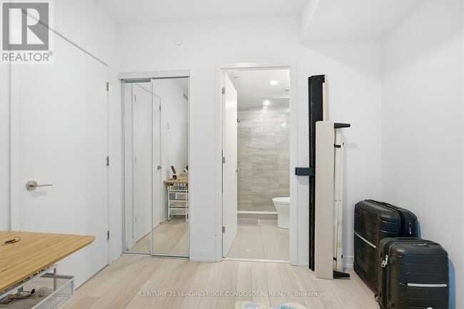 Building Photo - 39 Roehampton Ave