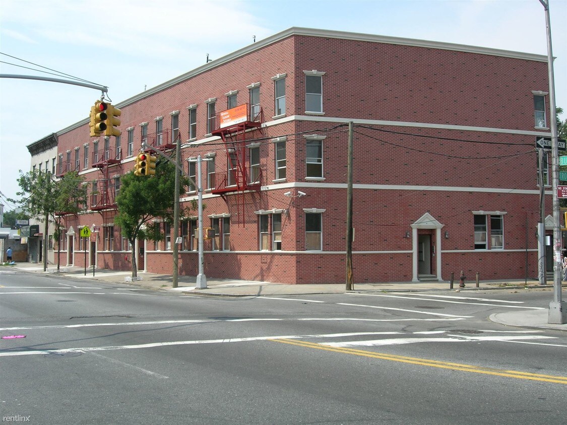 Primary Photo - 637 Bushwick Ave