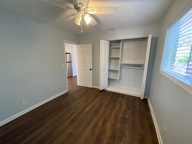 Foto del edificio - 338 Walton Blvd