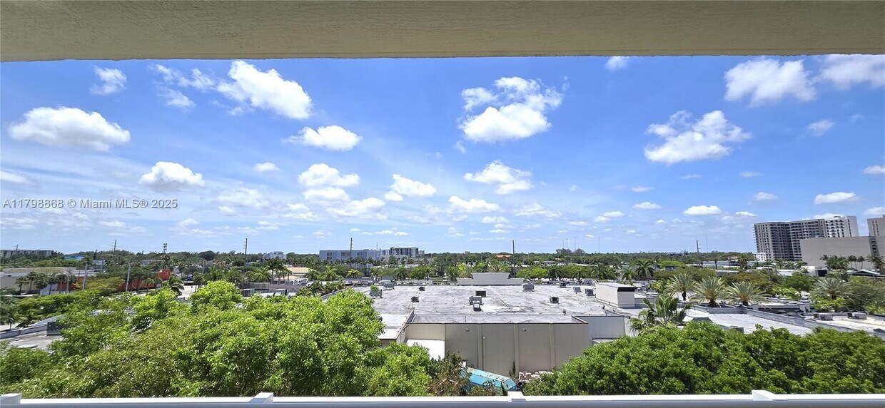 Foto principal - 2775 NE 187th St