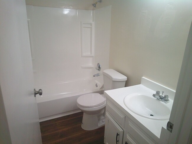 Building Photo - Spacious 2 bedroom 2 bath with bonus room