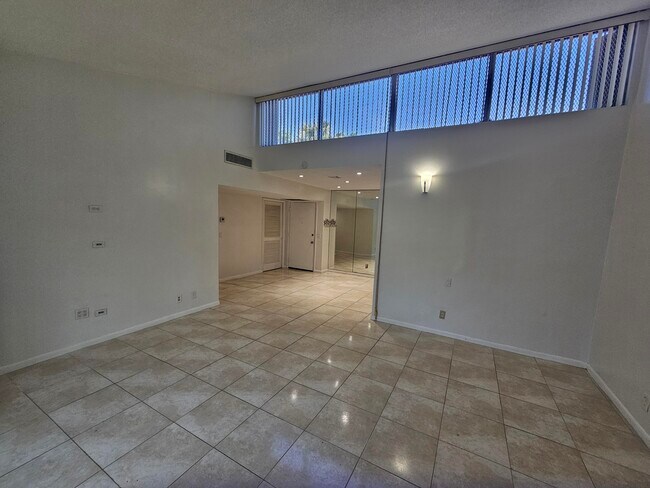 Foto del edificio - 2538 Boundbrook Dr S