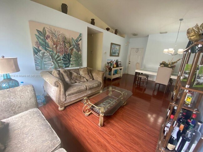 Foto del edificio - 17398 SW 22nd Ct