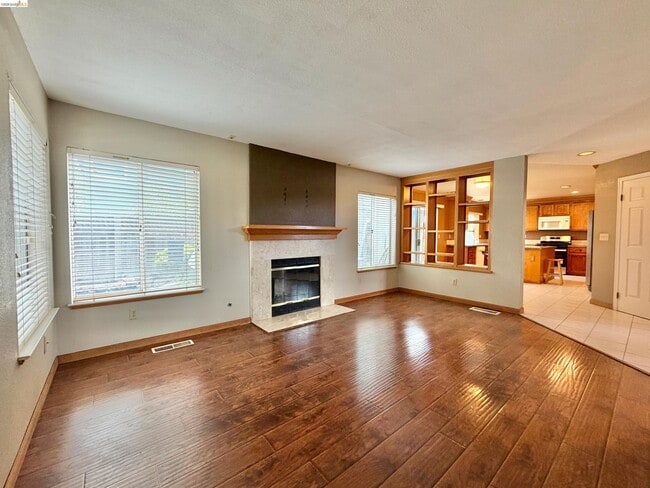 Building Photo - 7 Goldmeadow Ct