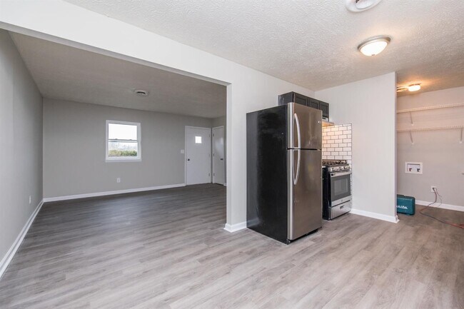 Building Photo - 1512 Shelburn Ct