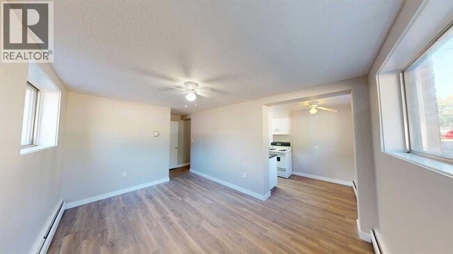 Building Photo - 9926-9105 105 Ave