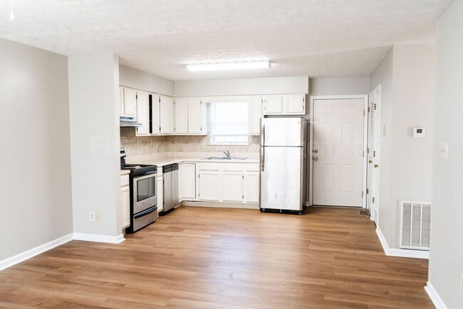 Foto del edificio - 2519 Cedar Ln