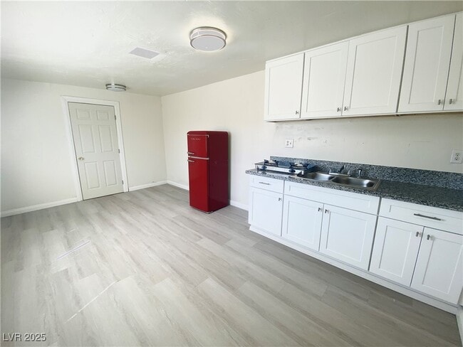 Building Photo - 1871 Shadow Mountain Pl