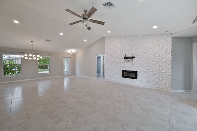 Building Photo - ** Like New 4 Bed / 2 Bath Single Family Home ~ Three Oaks ~ 2 Car Garage**