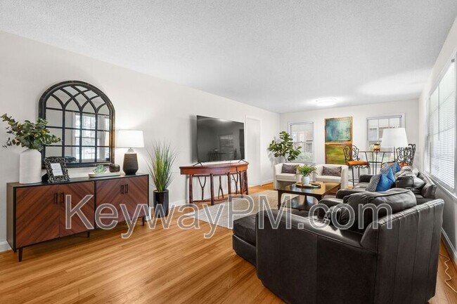 Foto del edificio - 2438 Apricot Ln