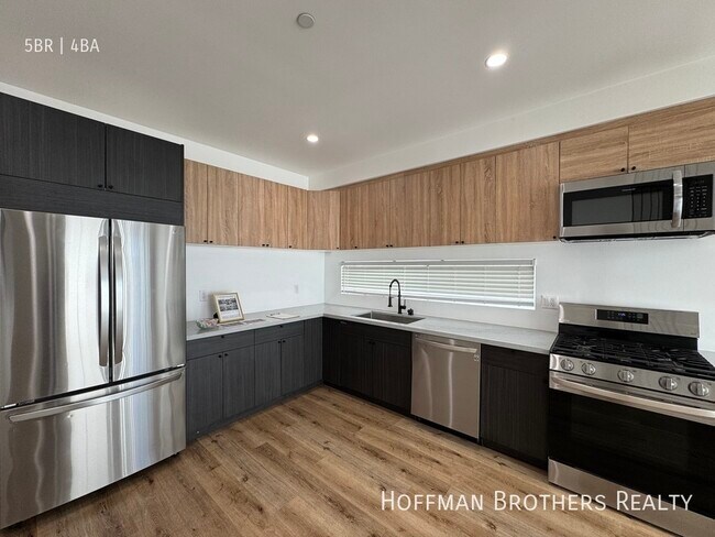 Building Photo - 658 Mariposa Ave