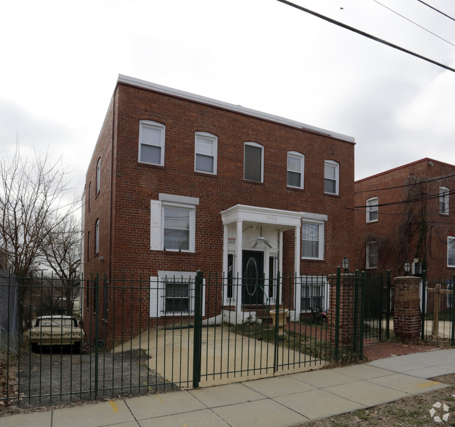 Building Photo - 2805 Jasper St SE