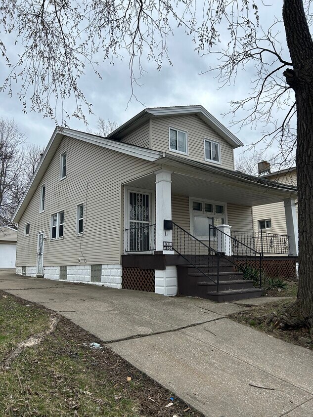 Foto principal - 3925 E 120th St