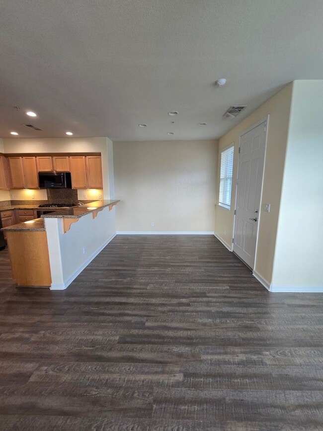 Building Photo - 3201 Jetty Dr