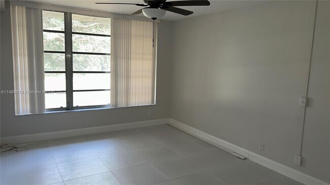 Foto del edificio - 800 E Cypress Ln