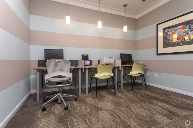 Centro de negocios - Mechanicsville Family Apartments