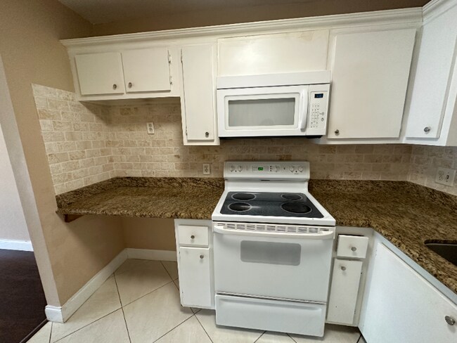 Foto del edificio - 5961 N Falls Cir Dr