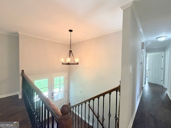Building Photo - 295 Redwood Dr