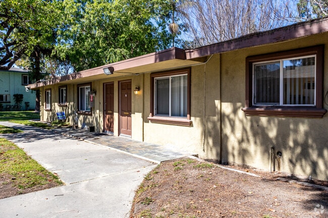 Building Photo - Chaumont Villas Apartments