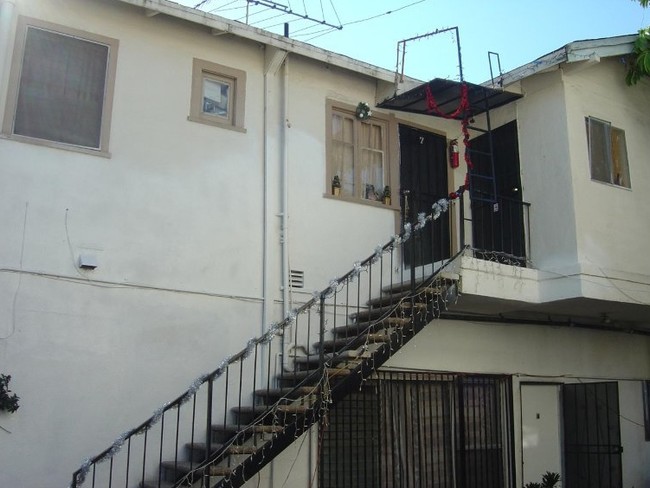 Foto del edificio - 1240-1242 W 24th St