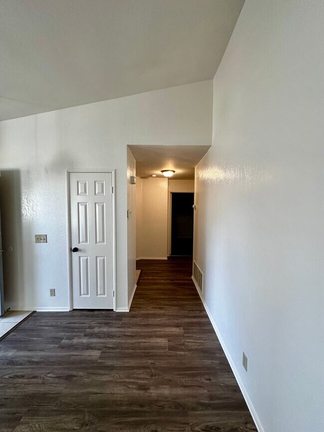 Foto del edificio - 3bd/2ba House - Bay Ave. (Moreno Valley)